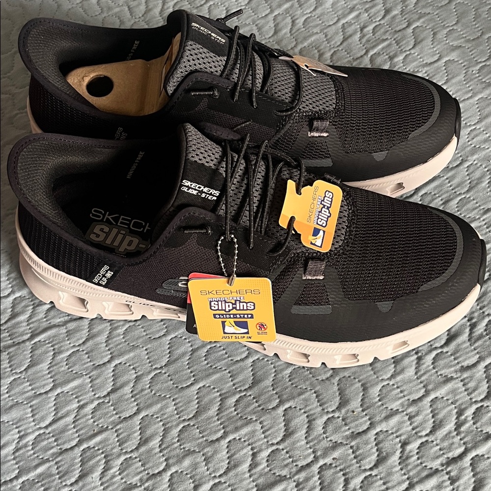 Skechers Black and Cream Men's Sneakers